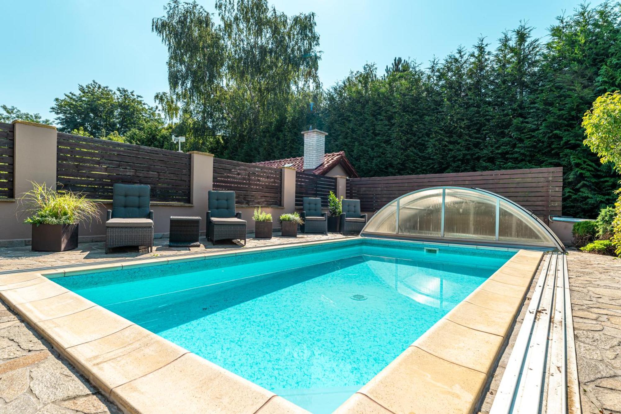 Villa With Pool & Sauna In Beer Village Velké Popovice Eksteriør bilde